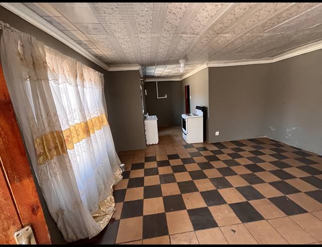 4 BEDROOM FREEHOLD FOR SALE IN MAYBERRY PARK
